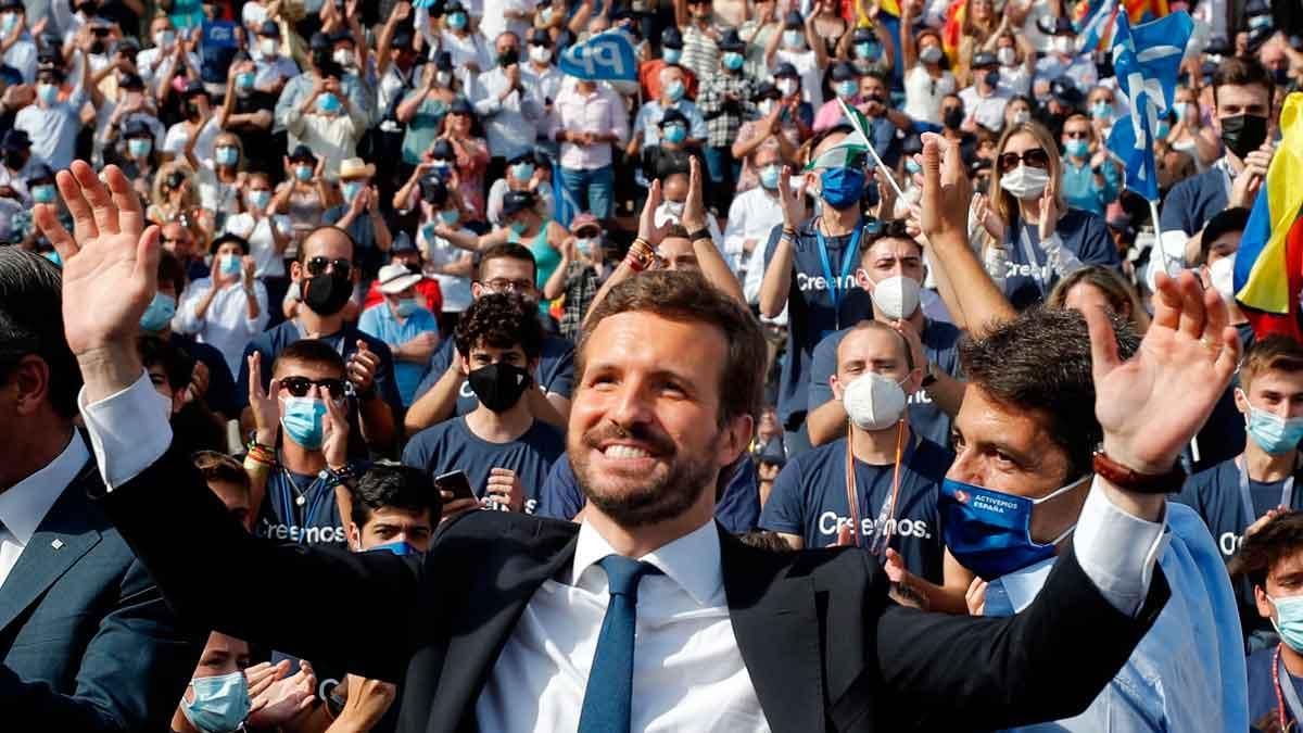 Casado es fa a València el seu primer bany de masses en tres anys com a líder del PP Casado es fa a València el seu primer bany de masses en tres anys com a líder del PP