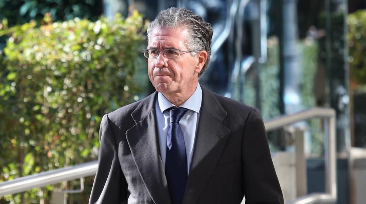 El exsecretario general del PP de Madrid Francisco Granados, al abandonar la Audiencia Nacional tras el juicio del ’chivatazo’ de la Púnica el 14 de noviembre del 2017.