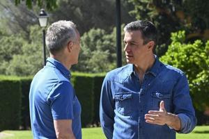 El presidente del Gobierno, Pedro Sánchez, junto al secretario general de la OTAN, Jens Stoltenberg, este 29 de mayo de 2022 en la finca de Quintos de Mora, en Toledo.