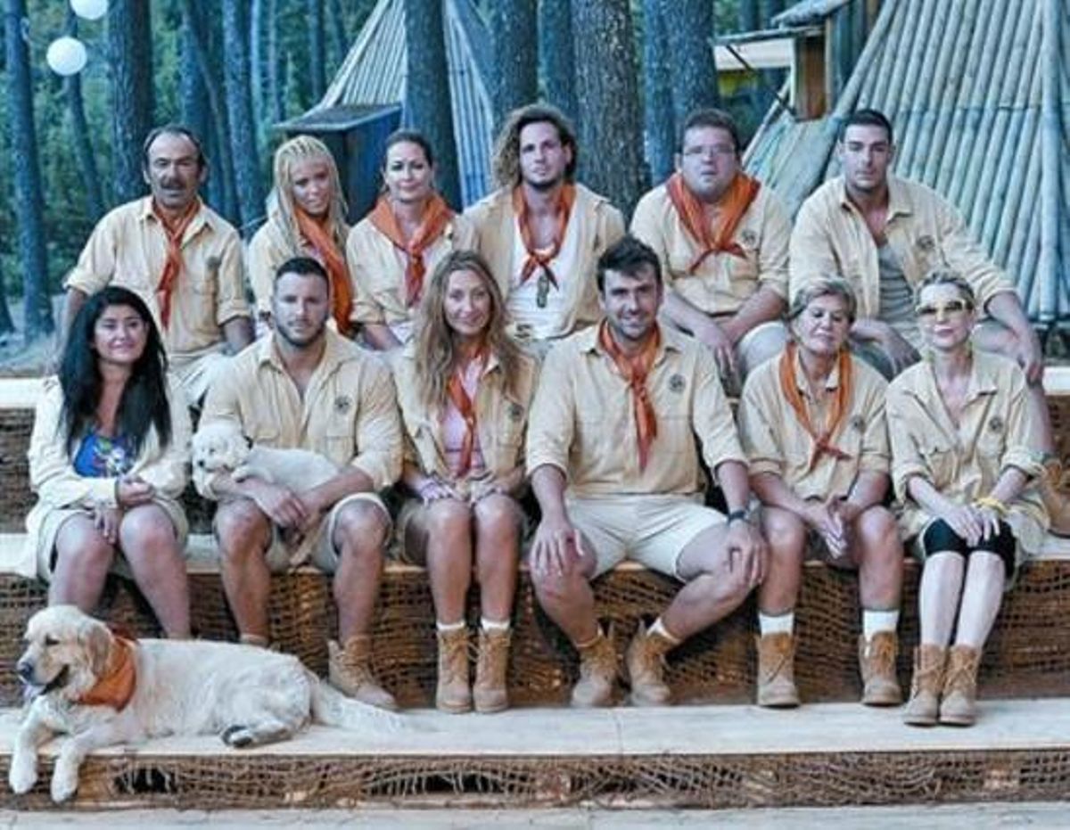 Los participantes del concurso ’Campamento de verano’, de Tele 5, con Lucia Etxebarria a la izquierda. Los participantes del concurso ’Campamento de verano’, de Tele 5, con Lucia Etxebarria a la izquierda.