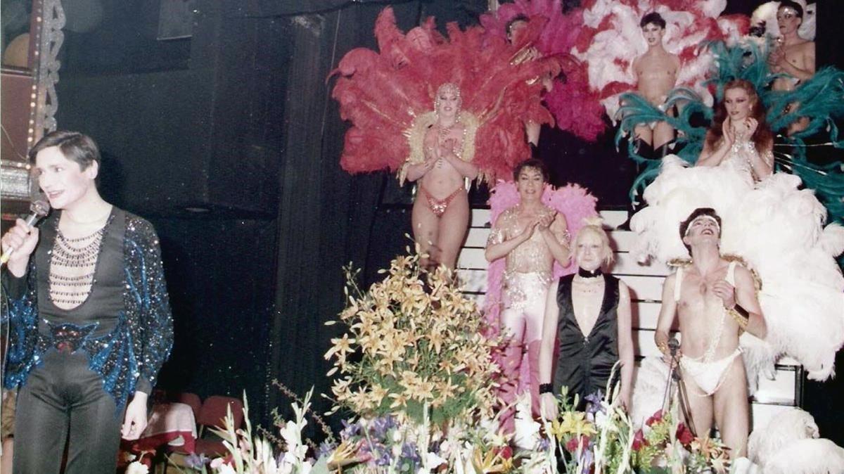 El ‘showman’ Pierrot presenta el espectáculo ‘Gaylandia’, con la vedete Christa Leem, en el Barcelona de noche. 
