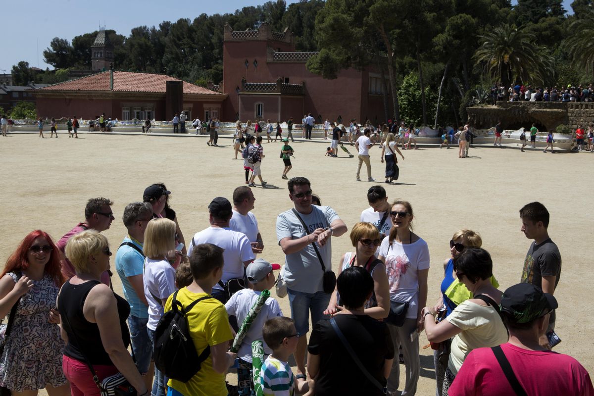 Tusitas rusos en una visita al Park Güell en el verano de 2015. Tusitas rusos en una visita al Park Güell en el verano de 2015.