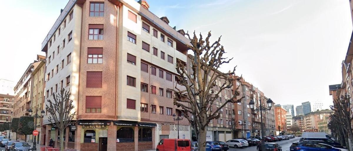 Detenido un hombre por apuñalar a otro de madrugada en Oviedo