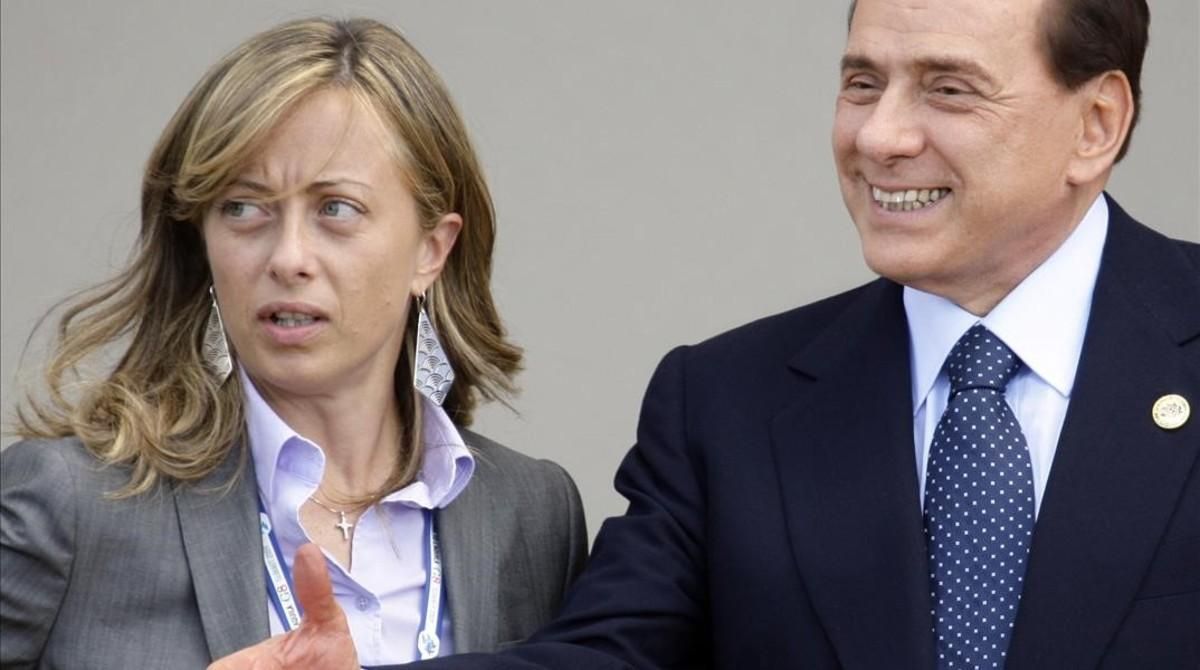 Giorgia Meloni con Silvio Berlusconi en el 2009. Giorgia Meloni con Silvio Berlusconi en el 2009.