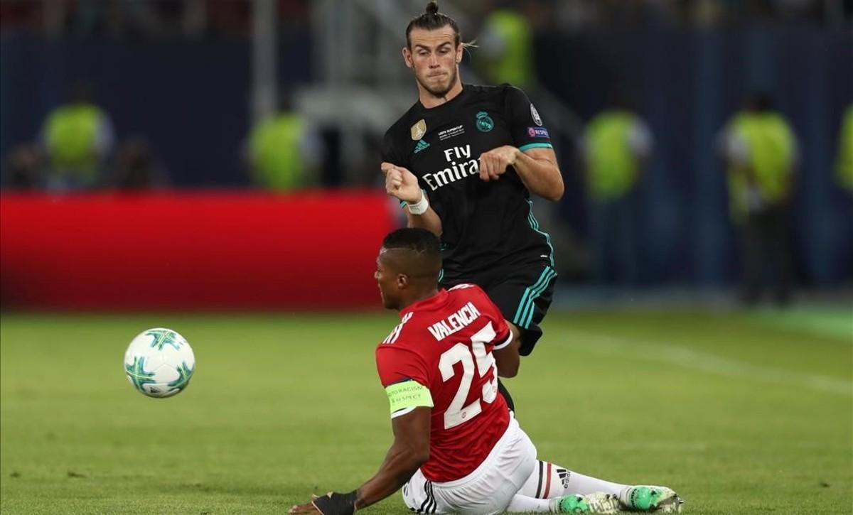 Bale intenta superar a Valencia. Bale intenta superar a Valencia.