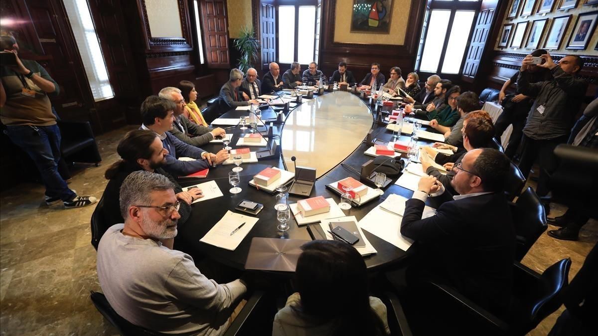 Reunión de la Junta de Portavoces del Parlament, presidida por Roger Torrent. Reunión de la Junta de Portavoces del Parlament, presidida por Roger Torrent.