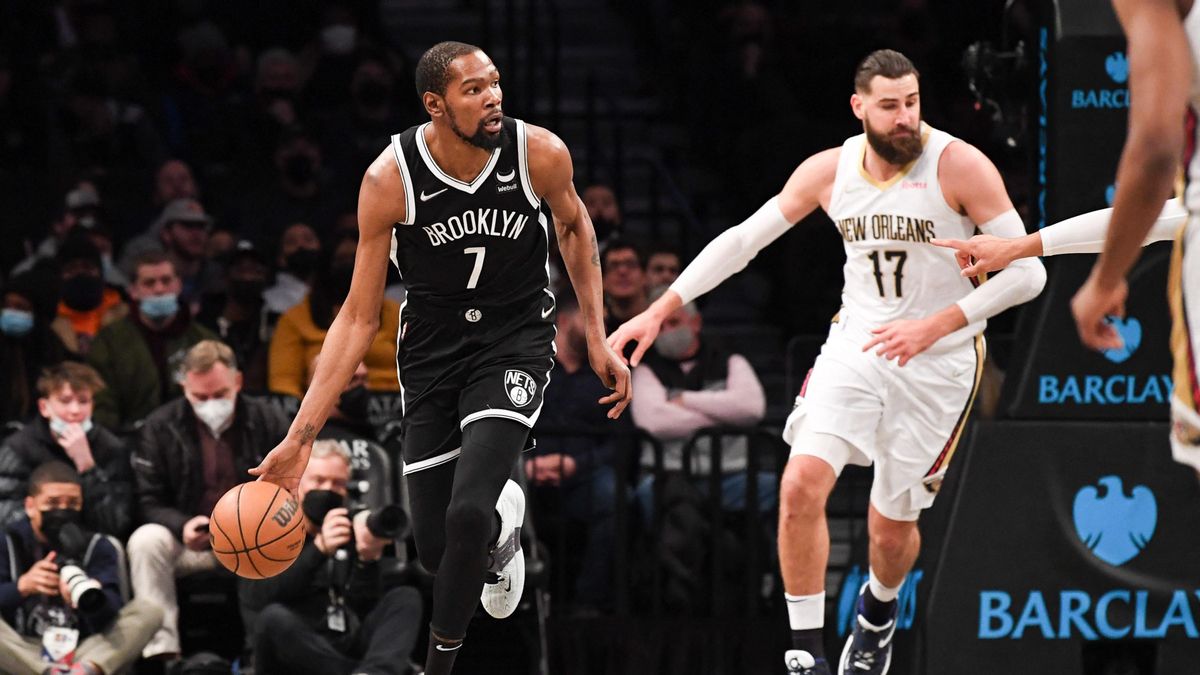 Durant corre al contragolpe ante los Pelicans. Durant corre al contragolpe ante los Pelicans.