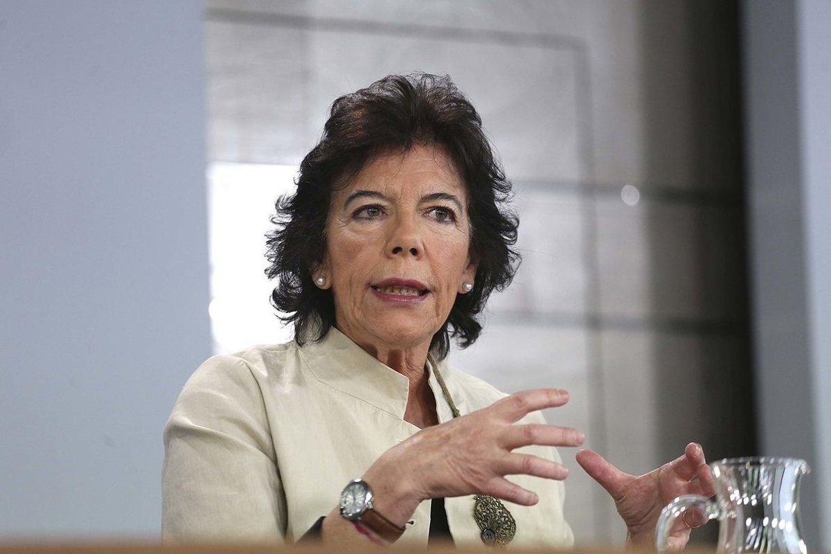 La ministra portavoz, Isabel Celaá, en la rueda de prensa posterior al Consejo de Ministros. La ministra portavoz, Isabel Celaá, en la rueda de prensa posterior al Consejo de Ministros.