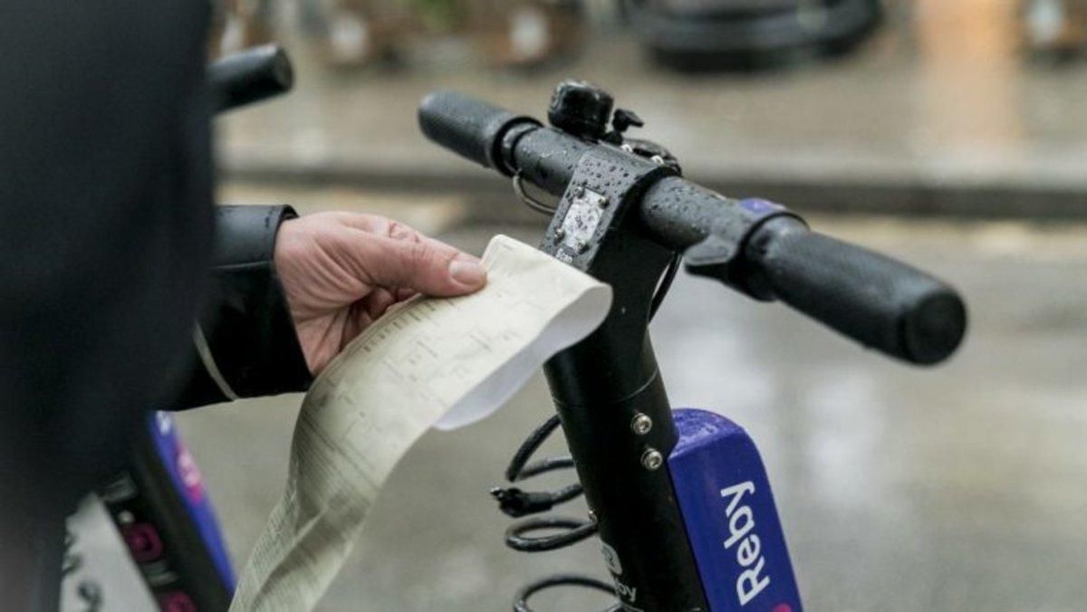 La Guardia Urbana de Barcelona ha reforzado el dispositivo para sancionar y requisar los vehículos de movilidad personal (VMP) de uso compartido que no disponen de licencia. La Guardia Urbana de Barcelona ha reforzado el dispositivo para sancionar y requisar los vehículos de movilidad personal (VMP) de uso compartido que no disponen de licencia.