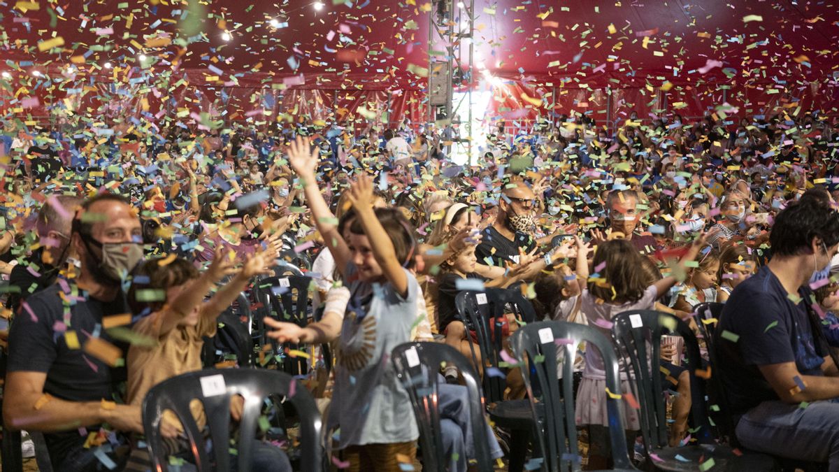Una imagen del público durante la actuación de Xiula, en el festival Petits Camaleons, el pasado 25 de septiembre. Una imagen del público durante la actuación de Xiula, en el festival Petits Camaleons, el pasado 25 de septiembre.
