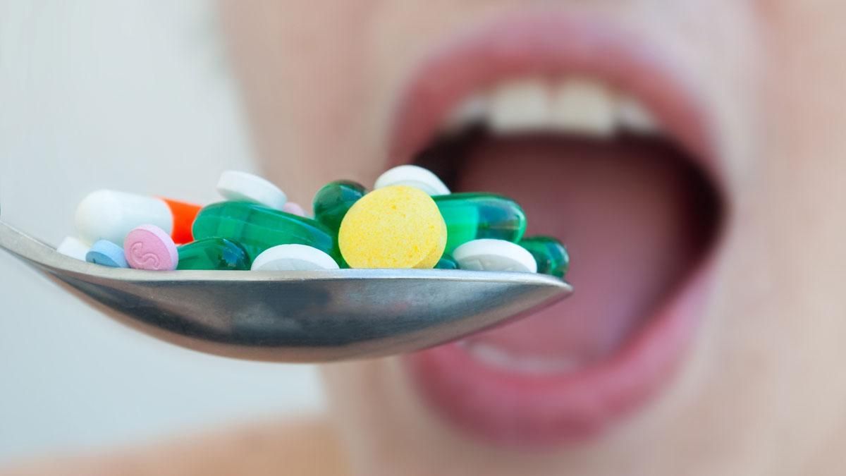 Siete de cada diez españoles consumen algún tipo de suplemento, productos que pueden ser ineficaces e, incluso, dañinos para la salud si se autoprescriben. Siete de cada diez españoles consumen algún tipo de suplemento, productos que pueden ser ineficaces e, incluso, dañinos para la salud si se autoprescriben.