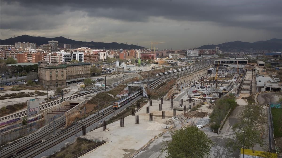 Vista de las obras de la estación de Sagrera desde el Pont de Bac de Roda. 
