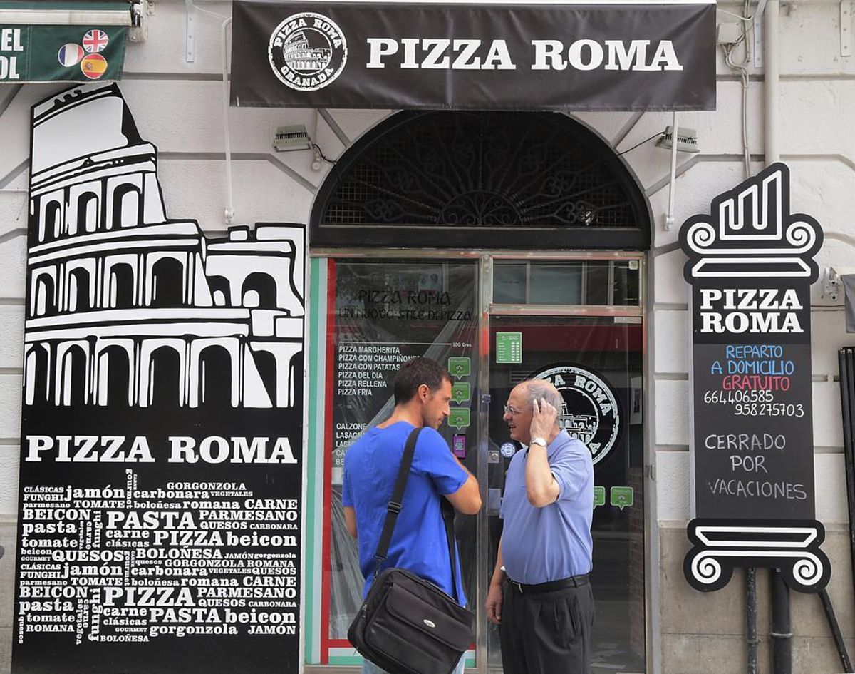 Fachada de la pizzería que regentaba Ana Huete junto a su pareja, en Granada. Fachada de la pizzería que regentaba Ana Huete junto a su pareja, en Granada.