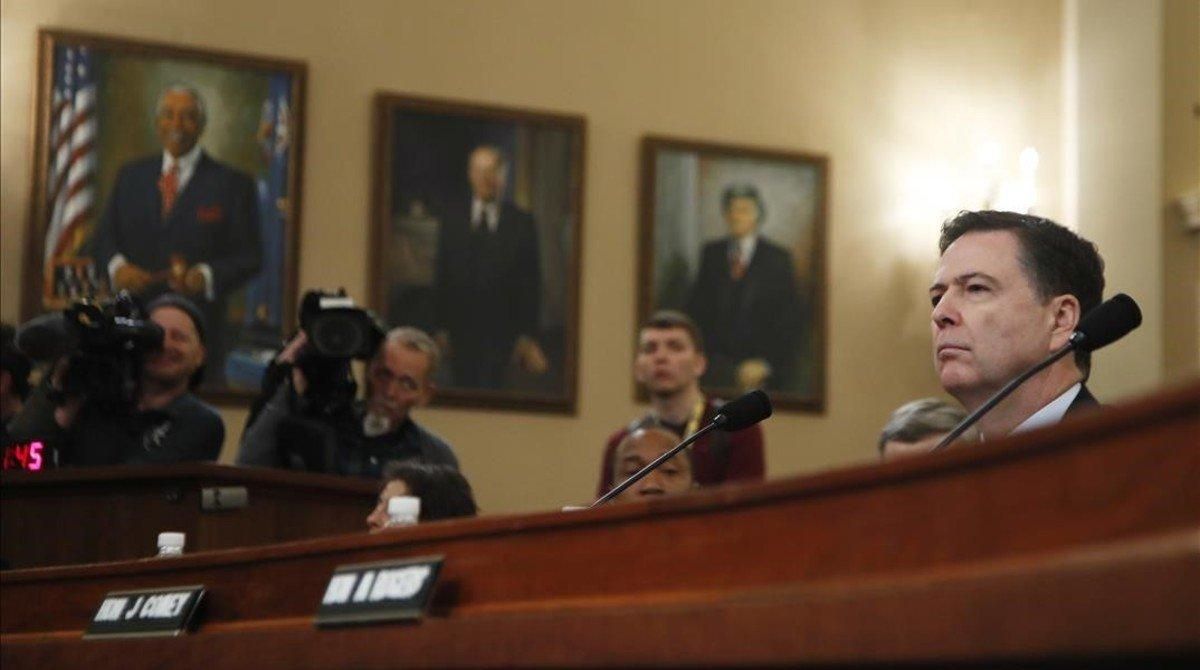 James Corney testifica ante el Congreso. James Corney testifica ante el Congreso.