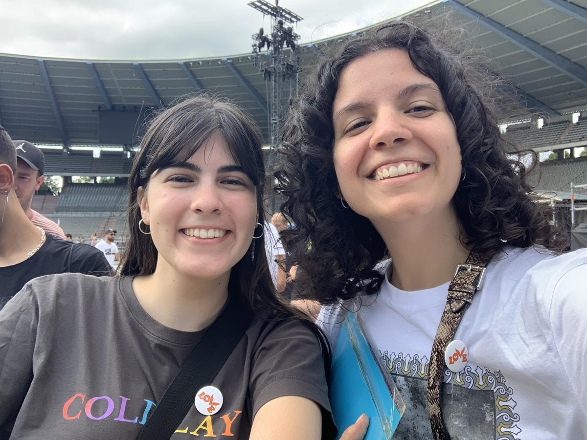 Alba González y Alba Puchades, en un concierto de Coldplay en Bruselas en agosto del 2022