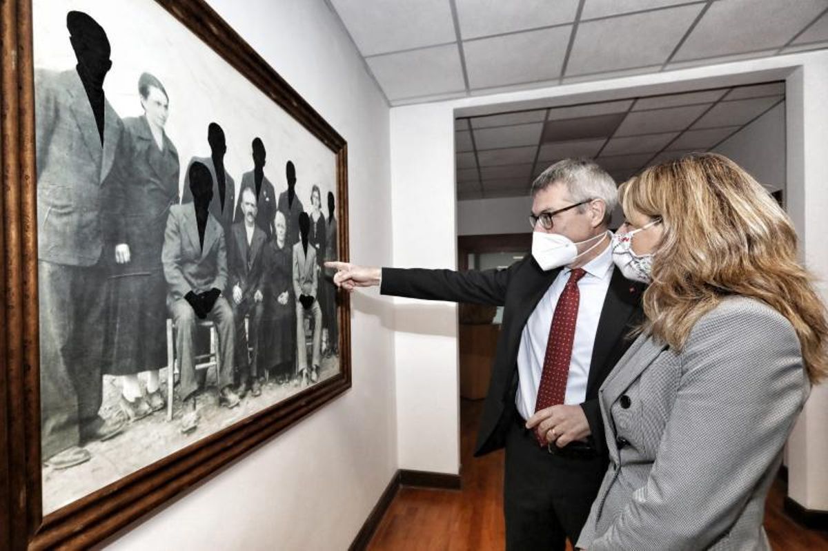 La vicepresidenta segunda del Gobierno y ministra de Trabajo y Economía Social, Yolanda Díaz, se reúne con el secretario general del mayor sindicato italiano, Confederazione Italiana del Lavoro (CGIL), Maurizio Landini (i), en Roma, este 27 de octubre de 2021. La vicepresidenta segunda del Gobierno y ministra de Trabajo y Economía Social, Yolanda Díaz, se reúne con el secretario general del mayor sindicato italiano, Confederazione Italiana del Lavoro (CGIL), Maurizio Landini (i), en Roma, este 27 de octubre de 2021.