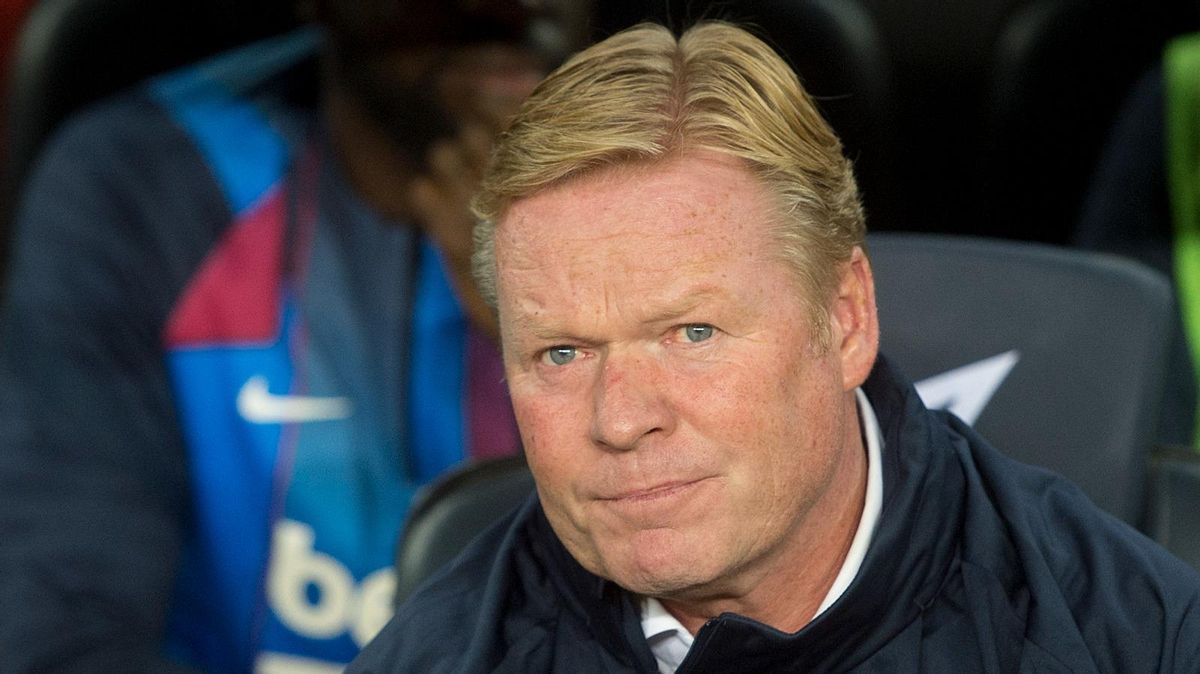 Koeman, durante el Barça-Granada en el Camp Nou. Koeman, durante el Barça-Granada en el Camp Nou.