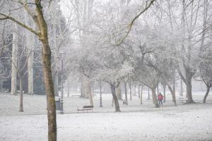 El frío continúa el fin de semana y el lunes llega una masa de aire que desplomará los termómetros