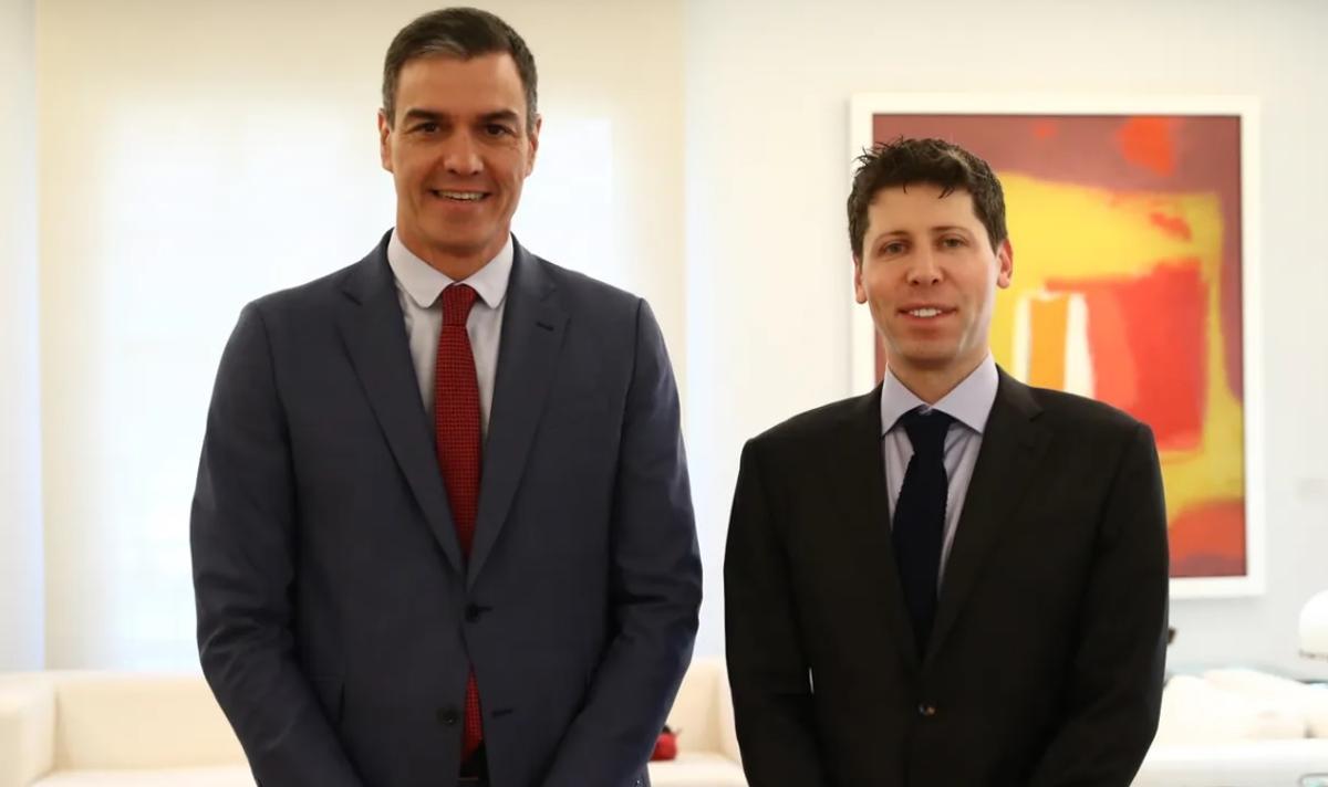 El presidente del Gobierno, Pedro Sánchez, junto al director ejecutivo de OpenAI, Sam Altman.