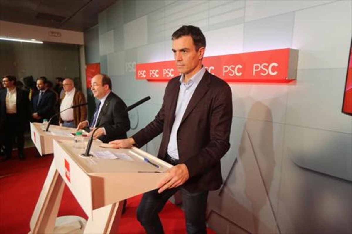 Miquel Iceta y Pedro Sánchez, ayer en la sede central del PSC. Miquel Iceta y Pedro Sánchez, ayer en la sede central del PSC.