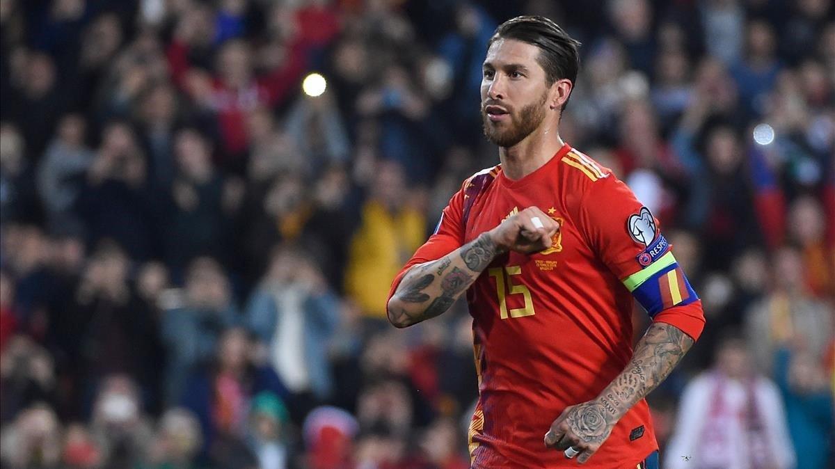 Sergio Ramos celebrando un gol con la selección española./ Jose Jordan. AFP
