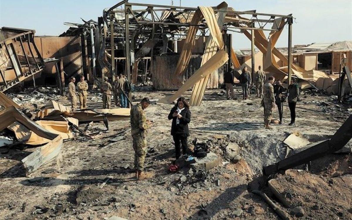 Una base militar en Irak bombardeada. Una base militar en Irak bombardeada.