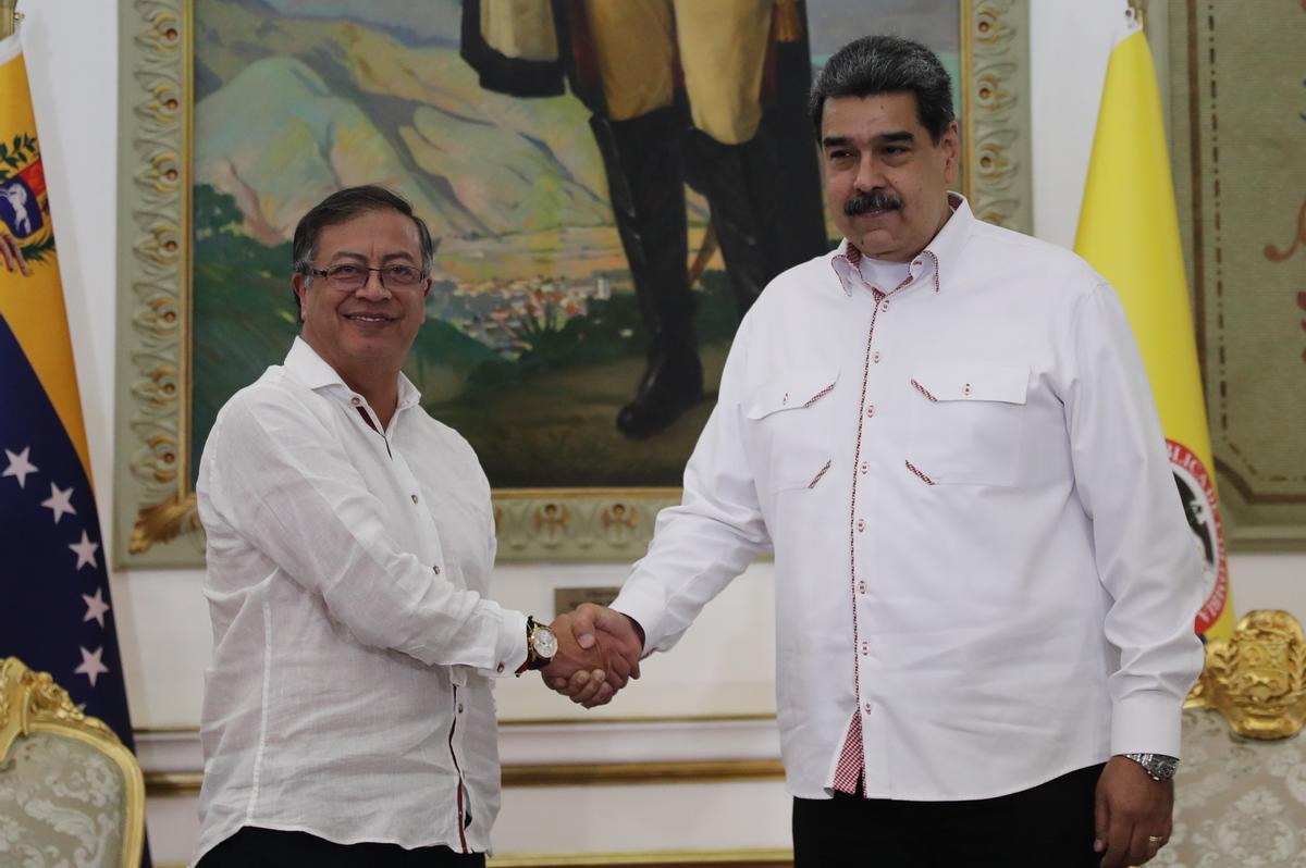 Maduro rep Petro a Caracas per dinamitzar la relació bilateral