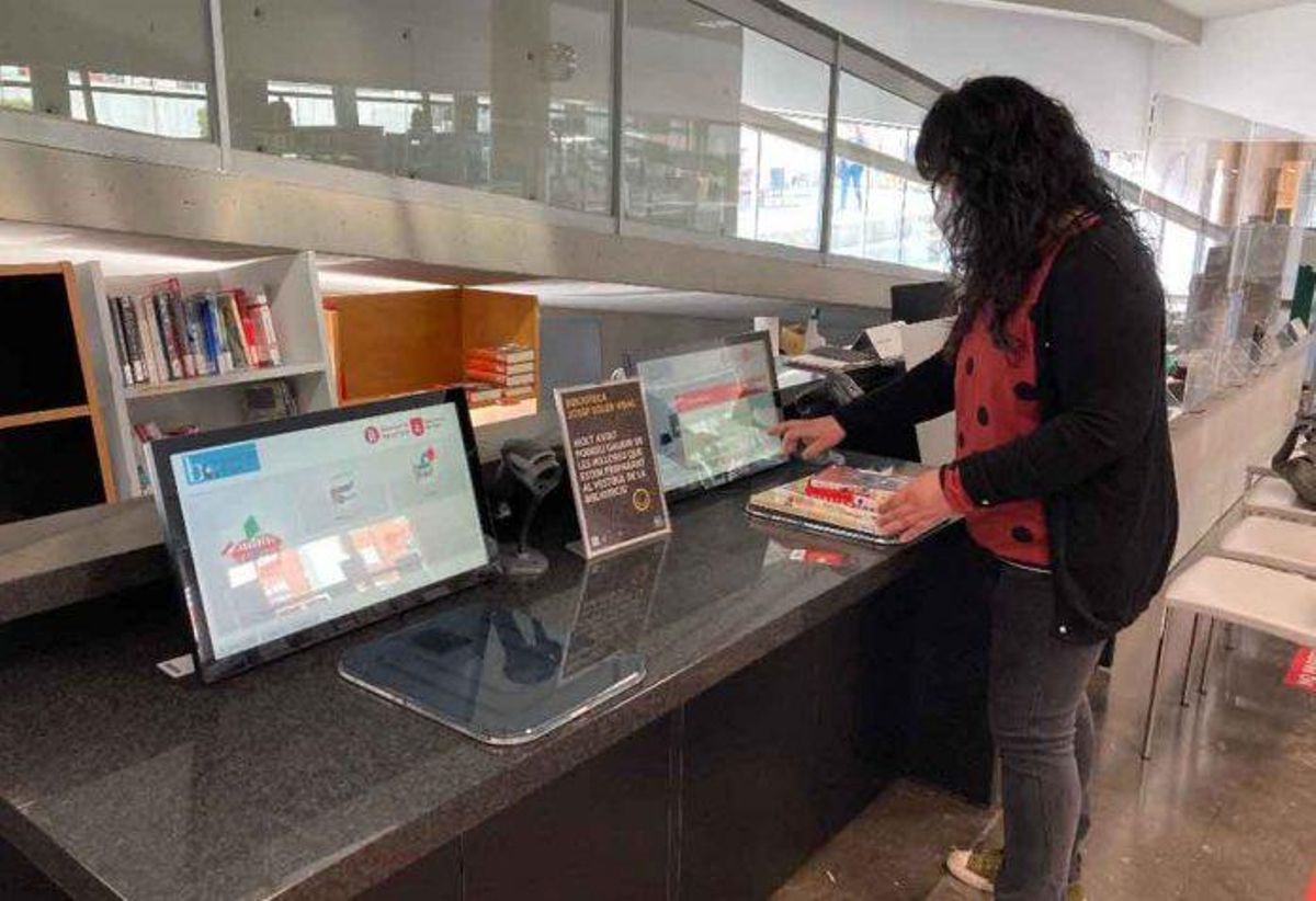 Servicio de autopréstamo en las bibliotecas de Gavà Servicio de autopréstamo en las bibliotecas de Gavà