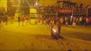 Mor un toro embolat després d'encendre-li les torxes a la localitat valenciana de Foios