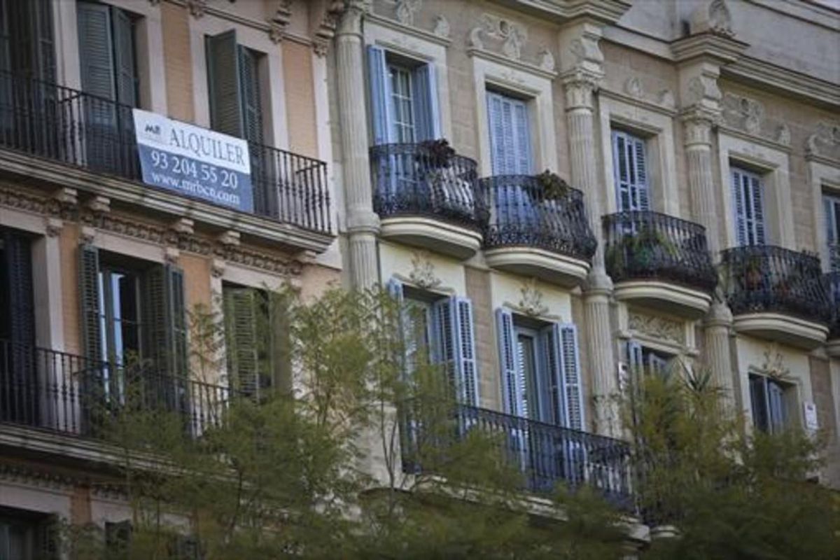 Anuncio de una vivienda de alquiler en el Eixample de Barcelona. Anuncio de una vivienda de alquiler en el Eixample de Barcelona.