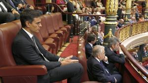 Sánchez, solitari líder de l'oposició a la tribuna d'autoritats