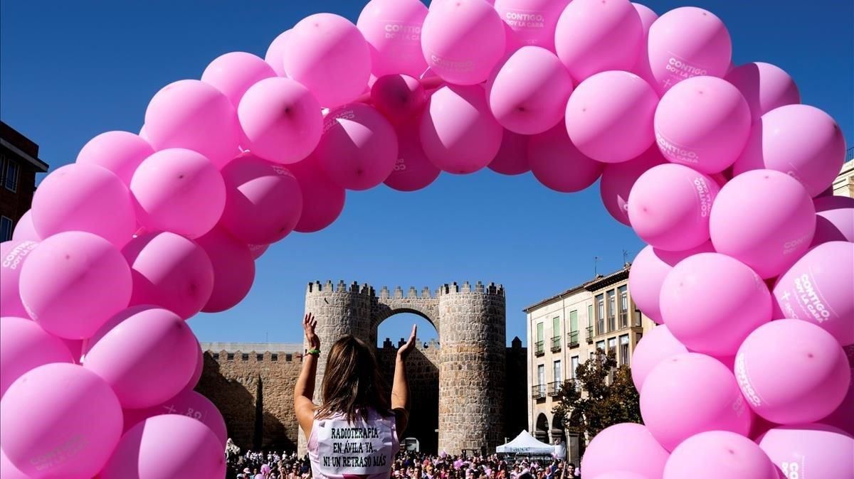 Acto solidario en Ávila contra el cáncer de mama. Acto solidario en Ávila contra el cáncer de mama.