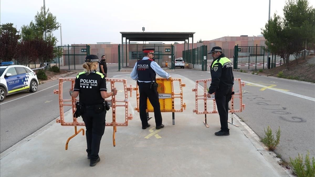 Policías, en la prisión de Lledoners. Policías, en la prisión de Lledoners.