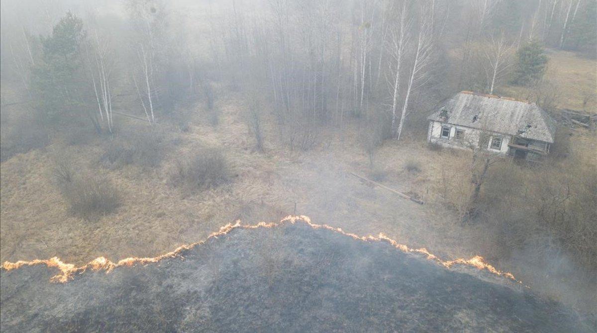 Vista aérea del incendio en la región de Chernobyl.