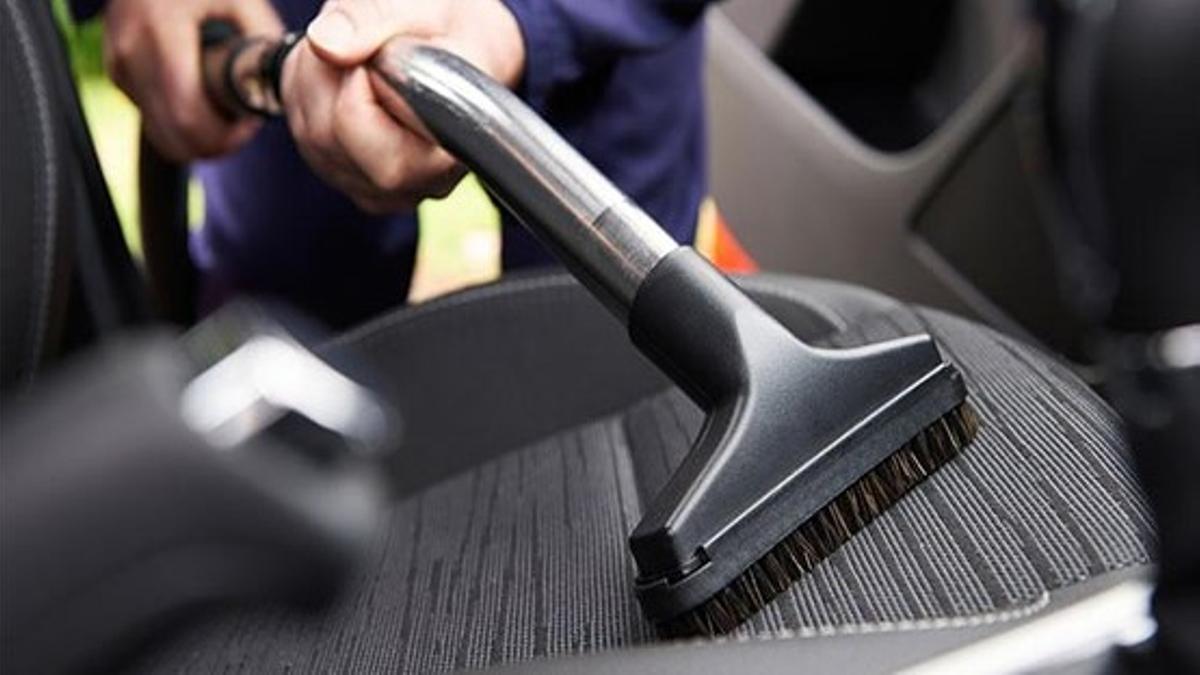 Truco de limpieza: Cómo limpiar la tapicería del coche dejarla como nueva
