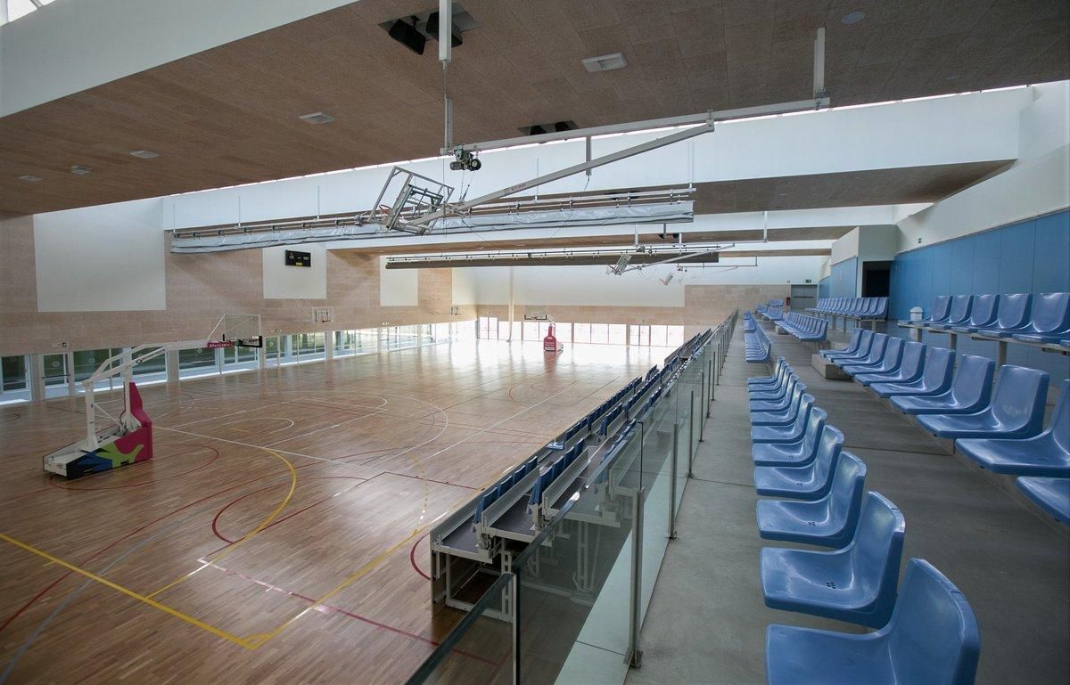 L'Hospitalet manté oberts els poliesportius perquè les escoles puguin fer educació física L'Hospitalet manté oberts els poliesportius perquè les escoles puguin fer educació física