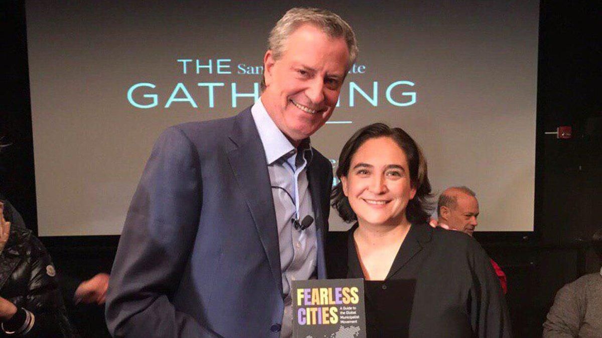 La alcaldesa de Barcelona, Ada Colau, con el alcalde de Nueva York, Bill de Blasio. La alcaldesa de Barcelona, Ada Colau, con el alcalde de Nueva York, Bill de Blasio.