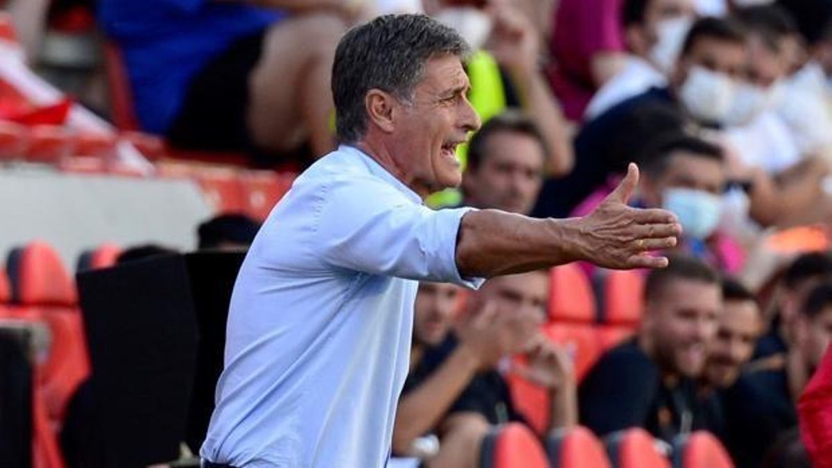 Michel da instrucciones en un partido del Getafe. Michel da instrucciones en un partido del Getafe.
