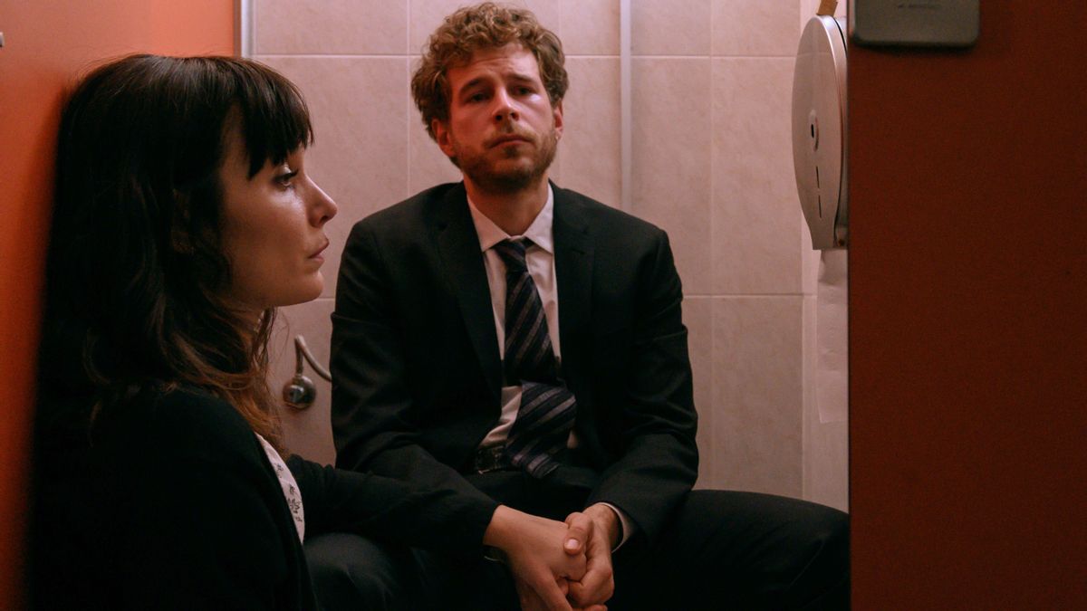 Nadia de Santiago y Álvaro Cervntes, como Lina y Nico, en la serie ’El tiempo que te doy’ (Netflix). Nadia de Santiago y Álvaro Cervntes, como Lina y Nico, en la serie ’El tiempo que te doy’ (Netflix).