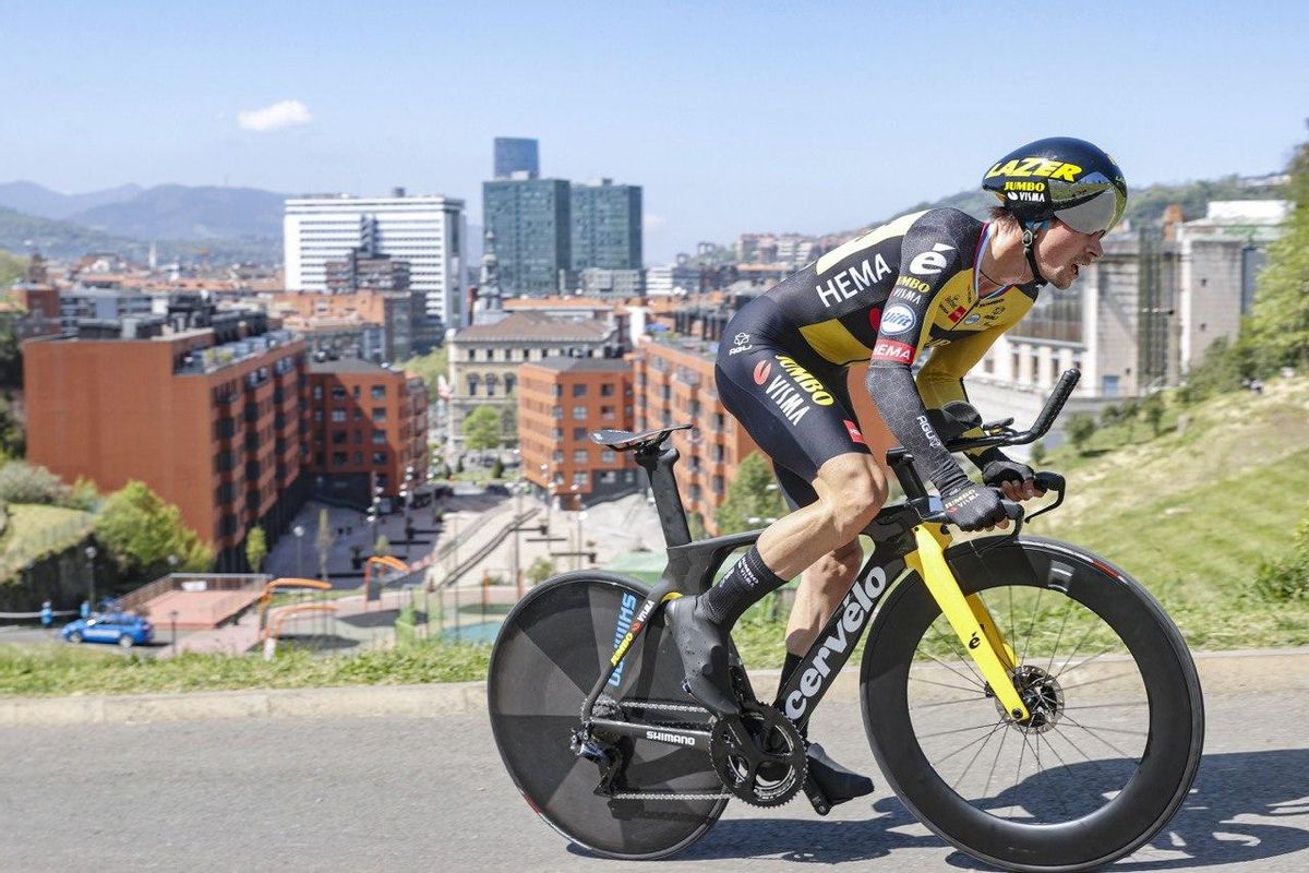 Primoz Roglic, camino de la victoria, en Bilbao. Primoz Roglic, camino de la victoria, en Bilbao.
