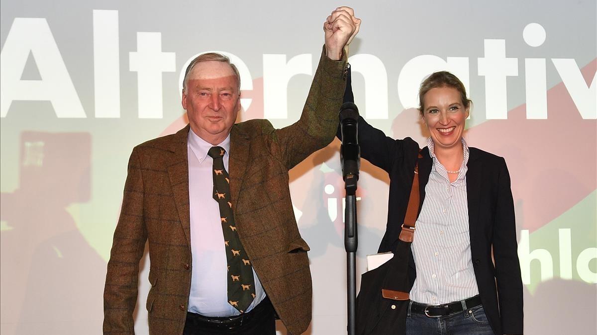 Los candidatos de Alternativa para Alemania (AfD), Alexander Gauland y Alice Weidel, celebran su éxito electoral.