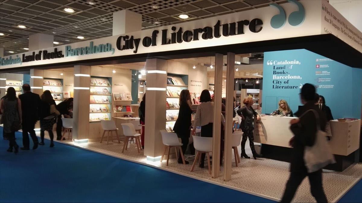 El pabellón conjunto de Catalunya y Barcelona en la Feria del Libro de Fráncfort 2017.