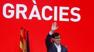 El candidato a la presidencia de la Generalitat por el PSC  Salvador Illa  valora los resultados electorales este domingo.