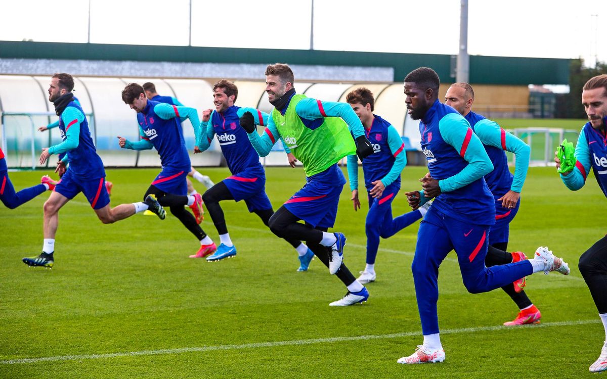Pjanic, Sergi Roberto, Piqué y Umtiti, en un entrenamiento del Barça en la ciudad deportiva de Sant Joan Despí. Pjanic, Sergi Roberto, Piqué y Umtiti, en un entrenamiento del Barça en la ciudad deportiva de Sant Joan Despí.