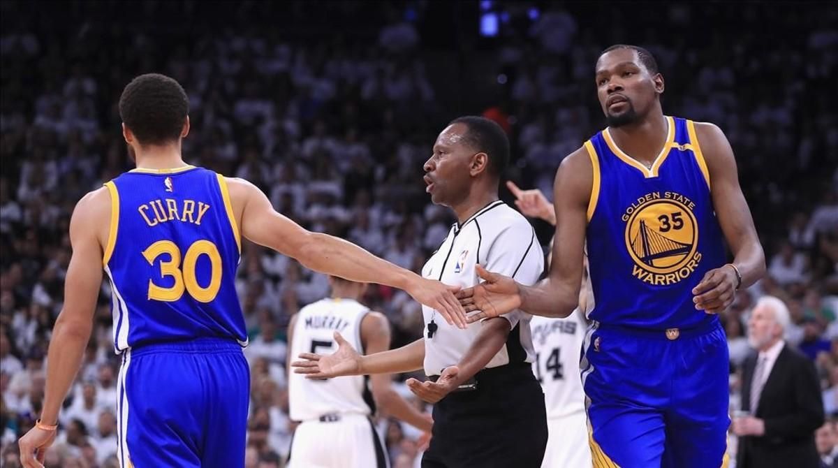 Stephen Curry y Kevin Durant, las dos grandes estrellas de Golden State. Stephen Curry y Kevin Durant, las dos grandes estrellas de Golden State.