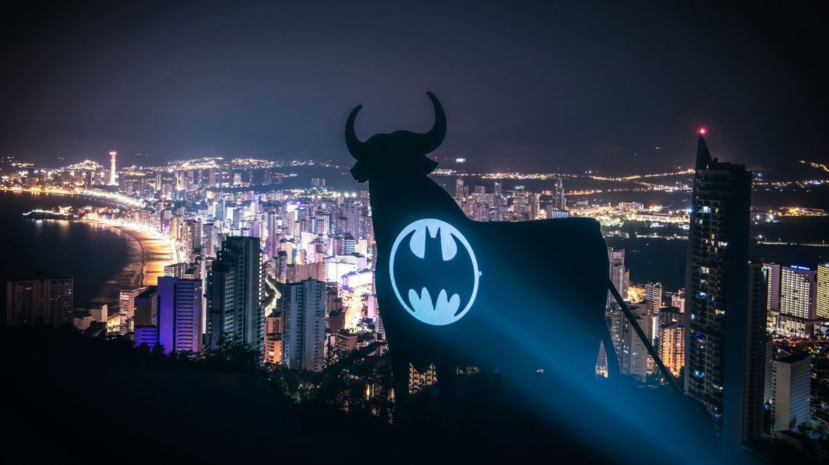 Batman sobrevuela Benidorm Batman sobrevuela Benidorm