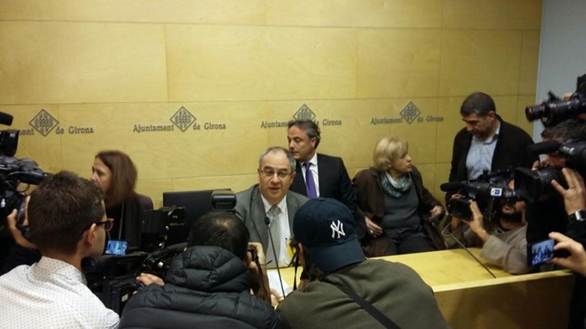 Albert Ballesta, en la rueda de prensa en la que ha anunciado su dimisión como alcalde de Girona.