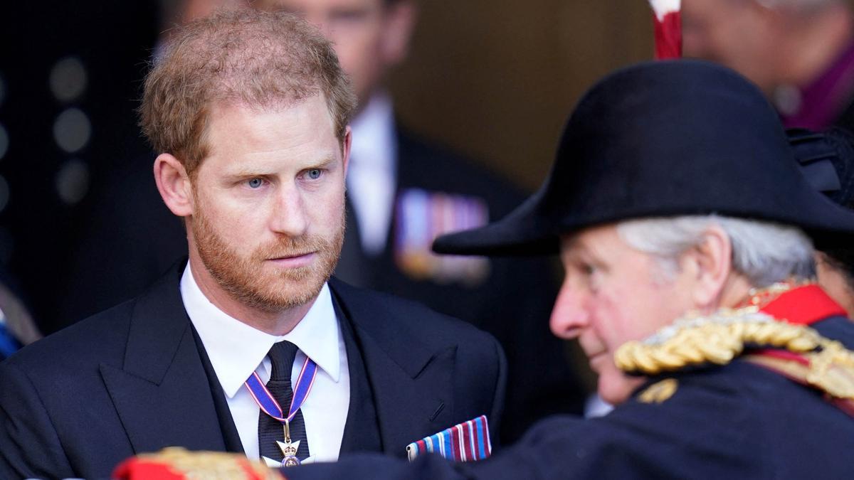 El príncipe Enrique, este miércoles en en el Palacio de Buckingham, donde reposan los restos mortales de la reina Isabel II.