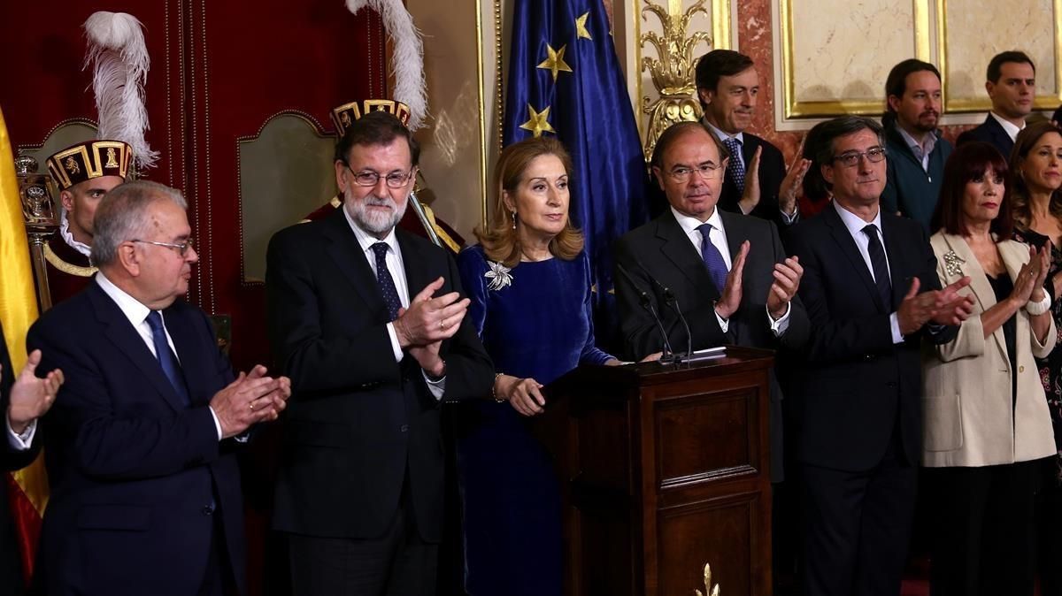 El presidente del Gobierno, Mariano Rajoy, y las altas autoridades del Estado en el acto de celebración del 39 aniversario de la Constitución. El presidente del Gobierno, Mariano Rajoy, y las altas autoridades del Estado en el acto de celebración del 39 aniversario de la Constitución.