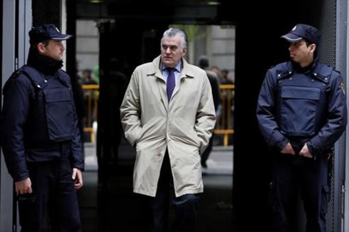 Luis Bárcenas sale de la sede de la Audiencia Nacional, el 10 de abril del 2015. Luis Bárcenas sale de la sede de la Audiencia Nacional, el 10 de abril del 2015.